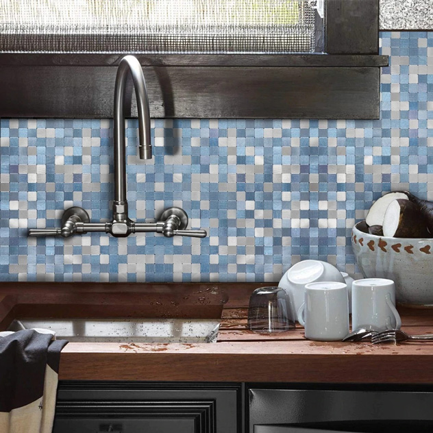 Tường bếp sử dụng gạch Mosaic tạo sự hiện đại