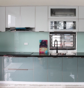 Tủ bếp inox cánh kính hình chữ i đơn giản mà đẹp nhà anh Thi - Nam Định
