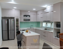 Tủ bếp inox cánh kính màu Trắng Hồng nhà anh Việt - Mê Linh