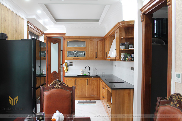 Tủ bếp gỗ Sồi sơn màu gì đẹp? 4 phương án gây bất ngờ