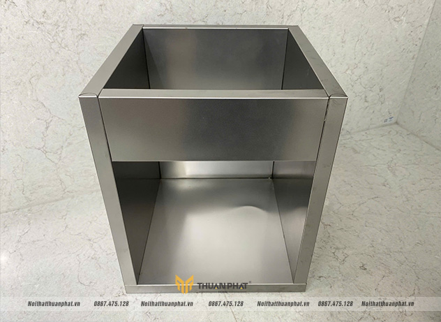 Tủ bếp inox nhập khẩu sử dụng bề mặt caro, chống bám vân tay, dễ dàng vệ sinh và bảo dưỡng