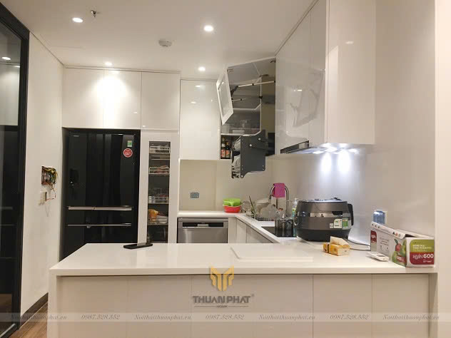 Tủ bếp nhựa cánh Acrylic màu trắng nhà anh Hà Thượng Đình