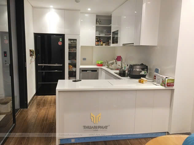 Chi tiết tủ bếp nhựa Picomat cánh Acrylic màu trắng tại Thượng Đình
