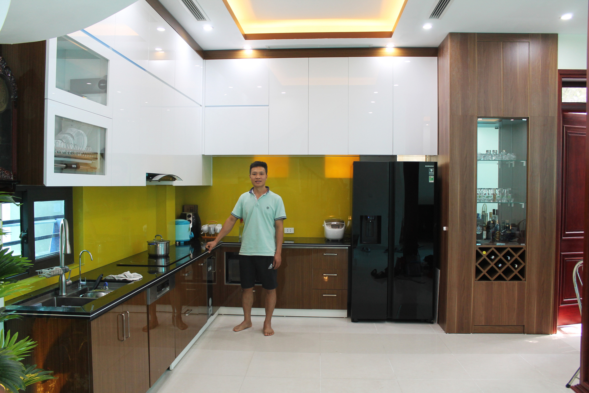 Thi Công Tủ bếp Inox cánh Acrylic với tủ rượu đẹp tinh tế - anh Cường - Khương Đình, Thanh Xuân, HN