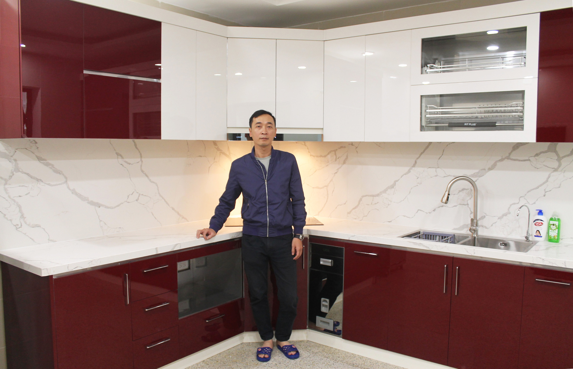 Thi Công Tủ bếp Inox cánh nhựa Picomat phủ Acrylic - Bền bỉ thách thức thời gian
