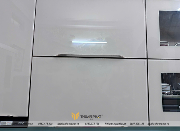 cánh kính bóng gương viền nhôm chống cong vênh