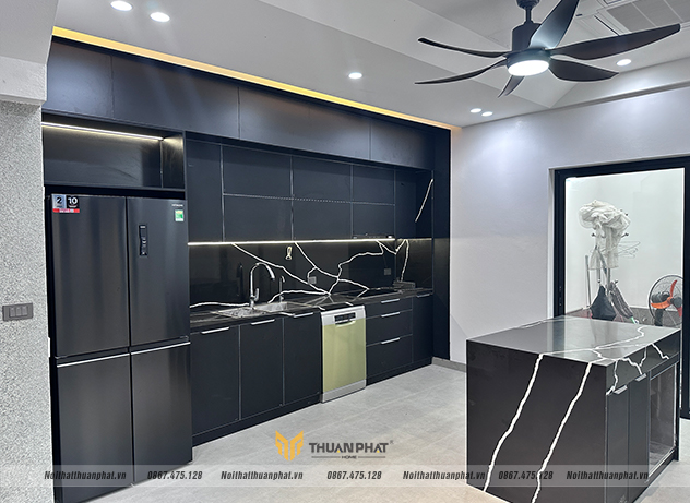 ảnh thực tế bộ tủ bếp inox cánh kính nhà chị Huyền ở Hưng Yên