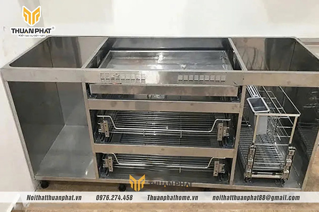 Cận cảnh khoang thùng inox 304 dập chấn CNC, hệ module rời, sơn tĩnh điện