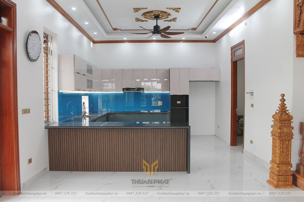 Công trình tủ bếp inox cánh kính phối 2 màu tại Khương Trung Thanh Xuân Hà Nội