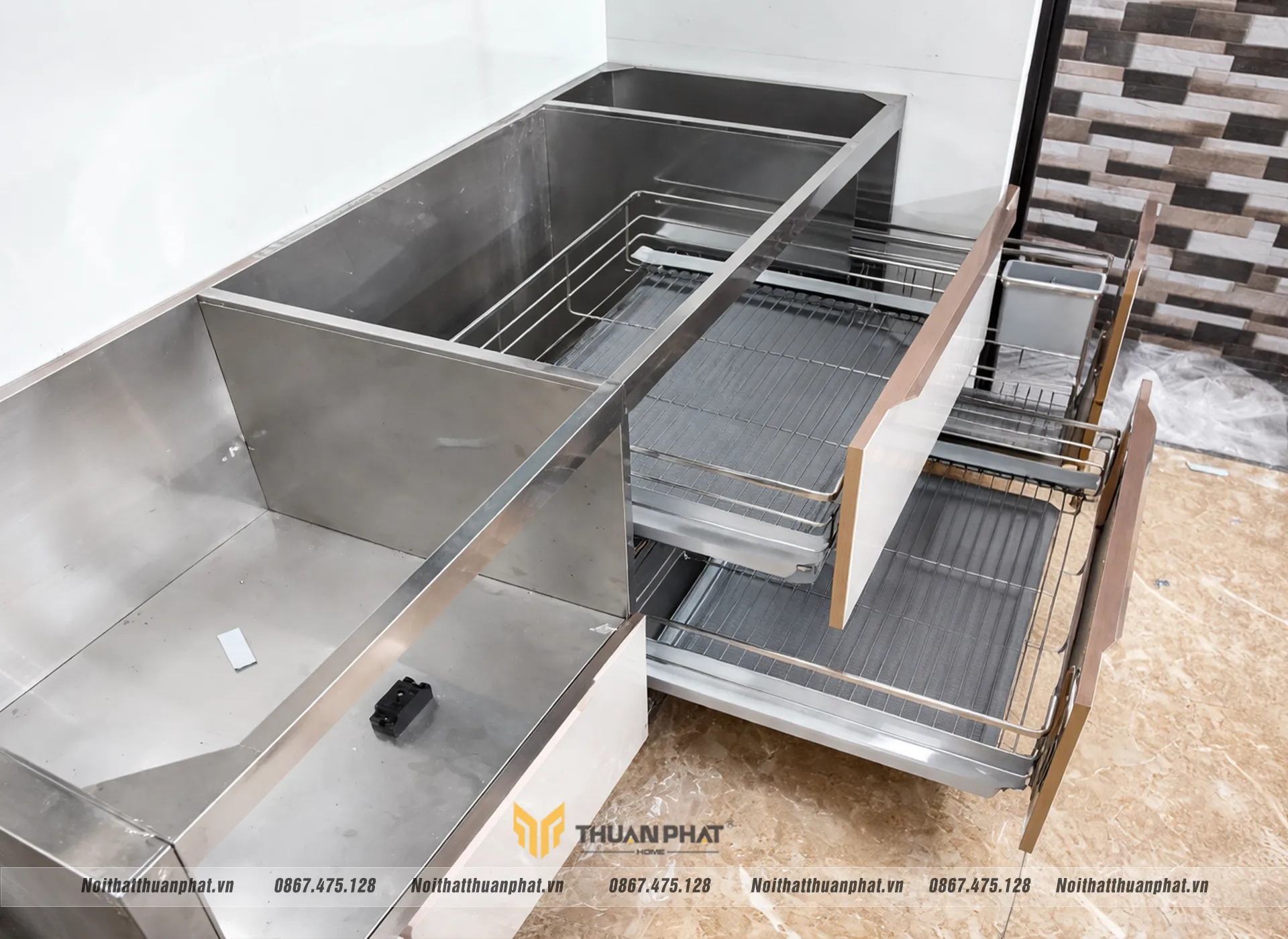 Cận cảnh thùng tủ inox 304