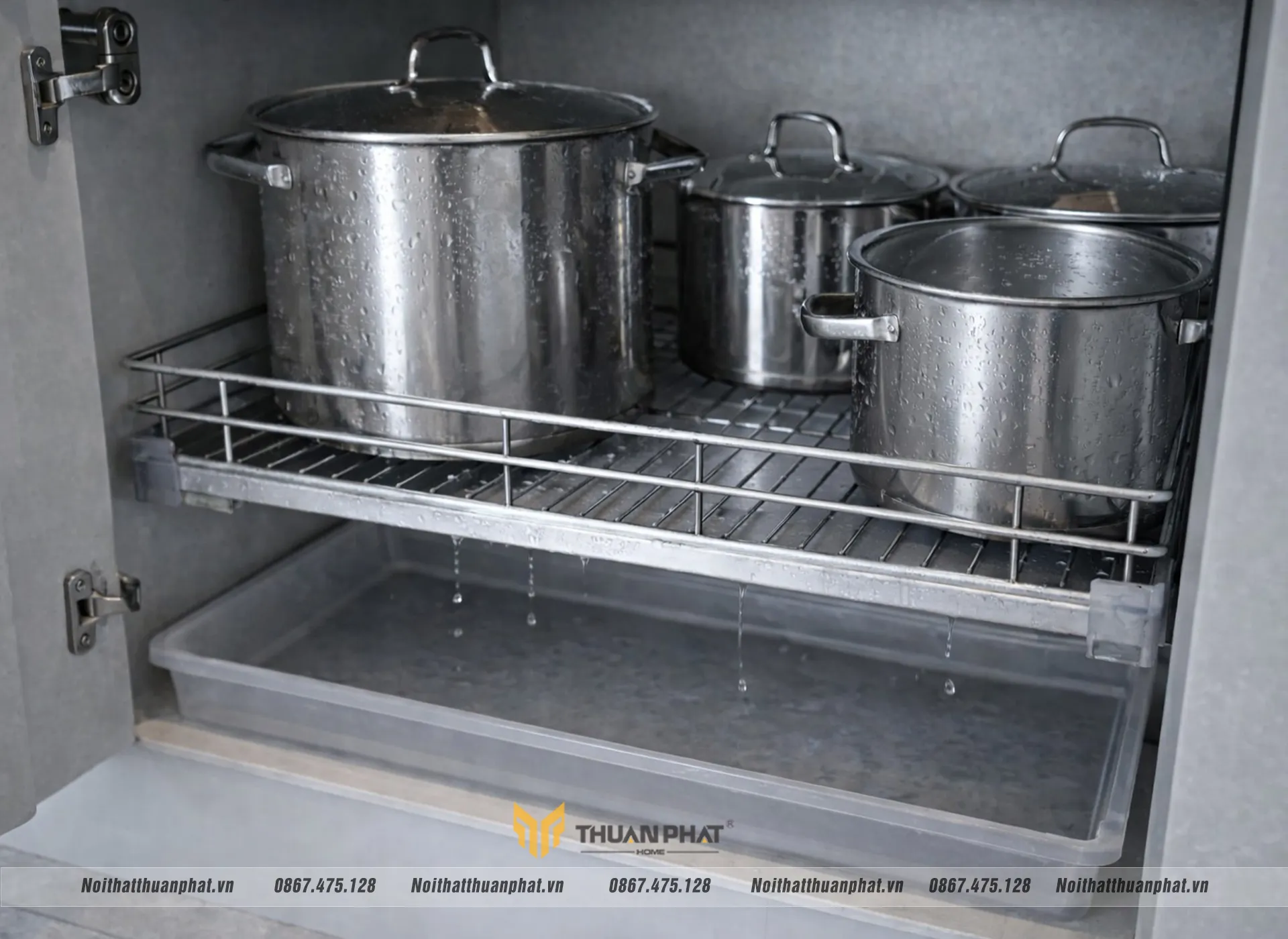 Khu vực để xoong nồi cũng không ngoại lệ 