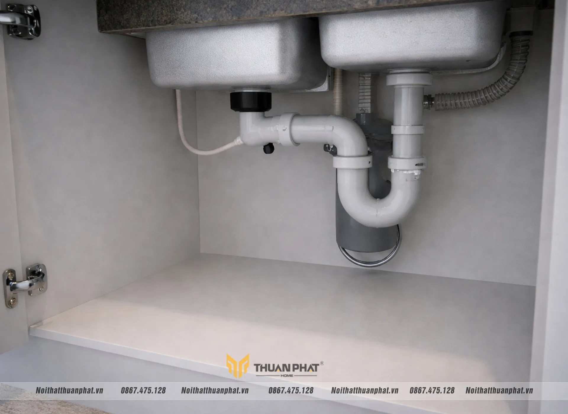 Khu vực dưới chậu rửa bát