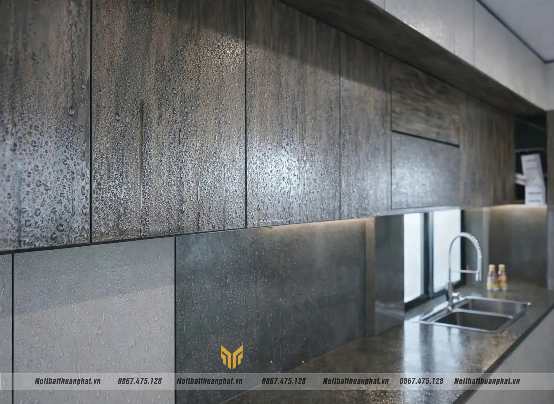 Tủ bếp dễ bị ẩm mốc do mùa nồm kéo dài 