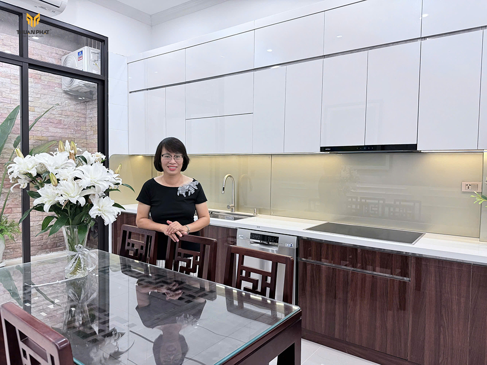 Thi Công Hoàn Thiện Tủ Bếp Inox Cánh Nhựa Acrylic Nhà Chị Loan Tại Thanh Xuân