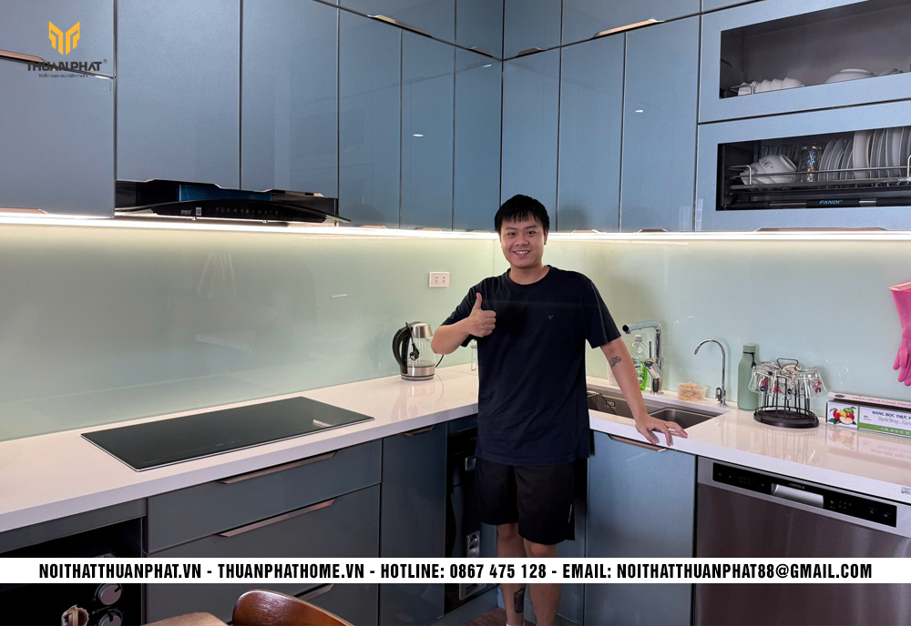 Thi công tủ bếp inox cánh kính nhà anh Phú tại chung cư Samora Vạn Phúc