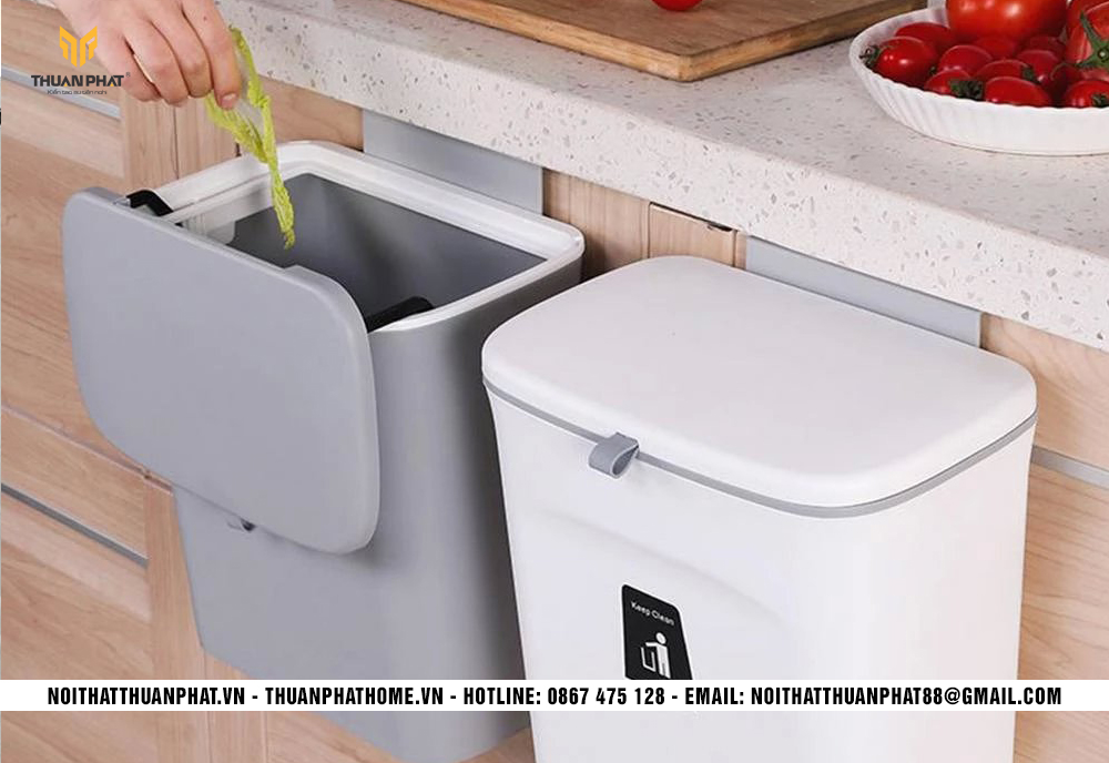 Thùng rác gần khu sơ chế chậu rửa