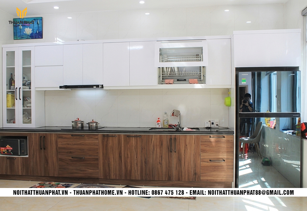 Công trình tủ bếp nhựa Laminate kết hợp Acrylic thực tế tại Bắc Ninh