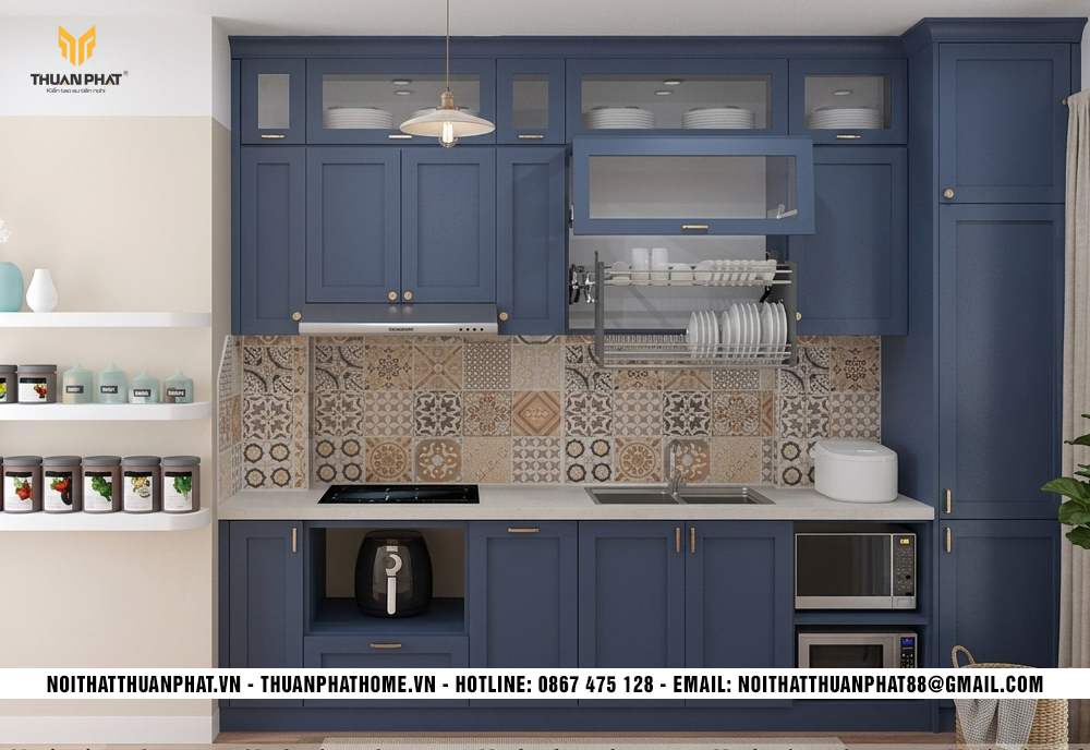 Tủ bếp gỗ tự nhiên sơn màu hiện đại