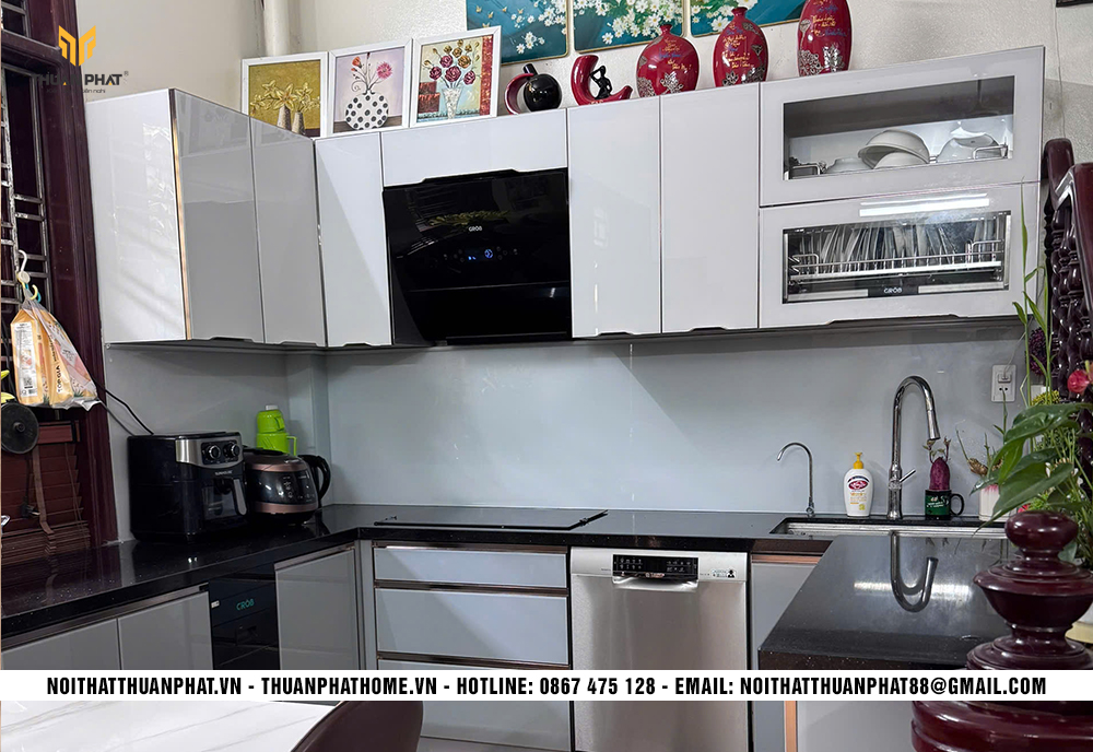 Mẫu tủ bếp inox cánh Acrylic chữ L cho nhà phố tại Hà Nội