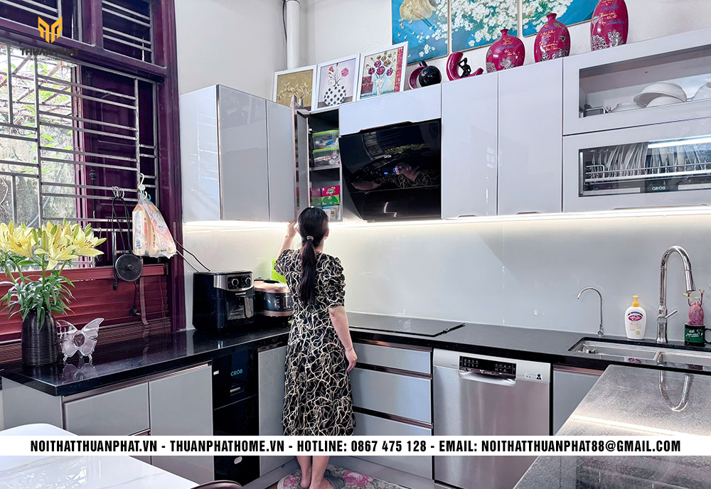 Thi công tủ bếp inox cánh Acrylic tại Cầu Bươu nhà chị Nga