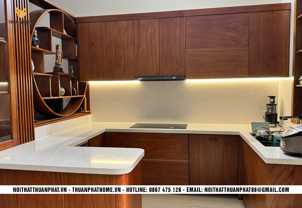 Tổng thể tủ bếp inox cánh gỗ Gõ Đỏ chữ U tại Đại Mỗ Hà Nội