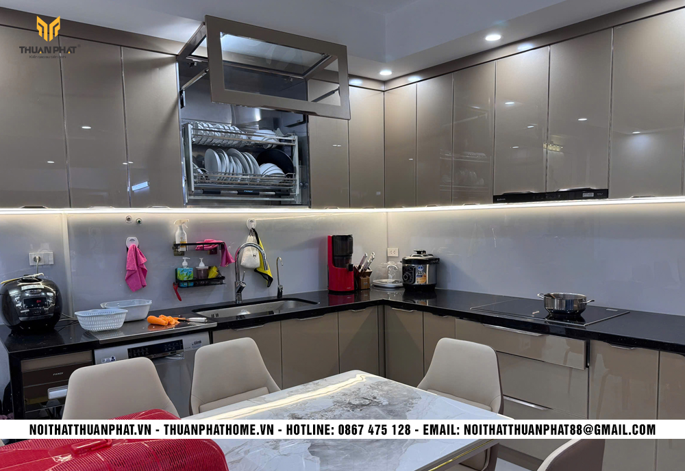 Khoang chậu rửa inox trong tủ bếp nhà chị Hương Kim Giang