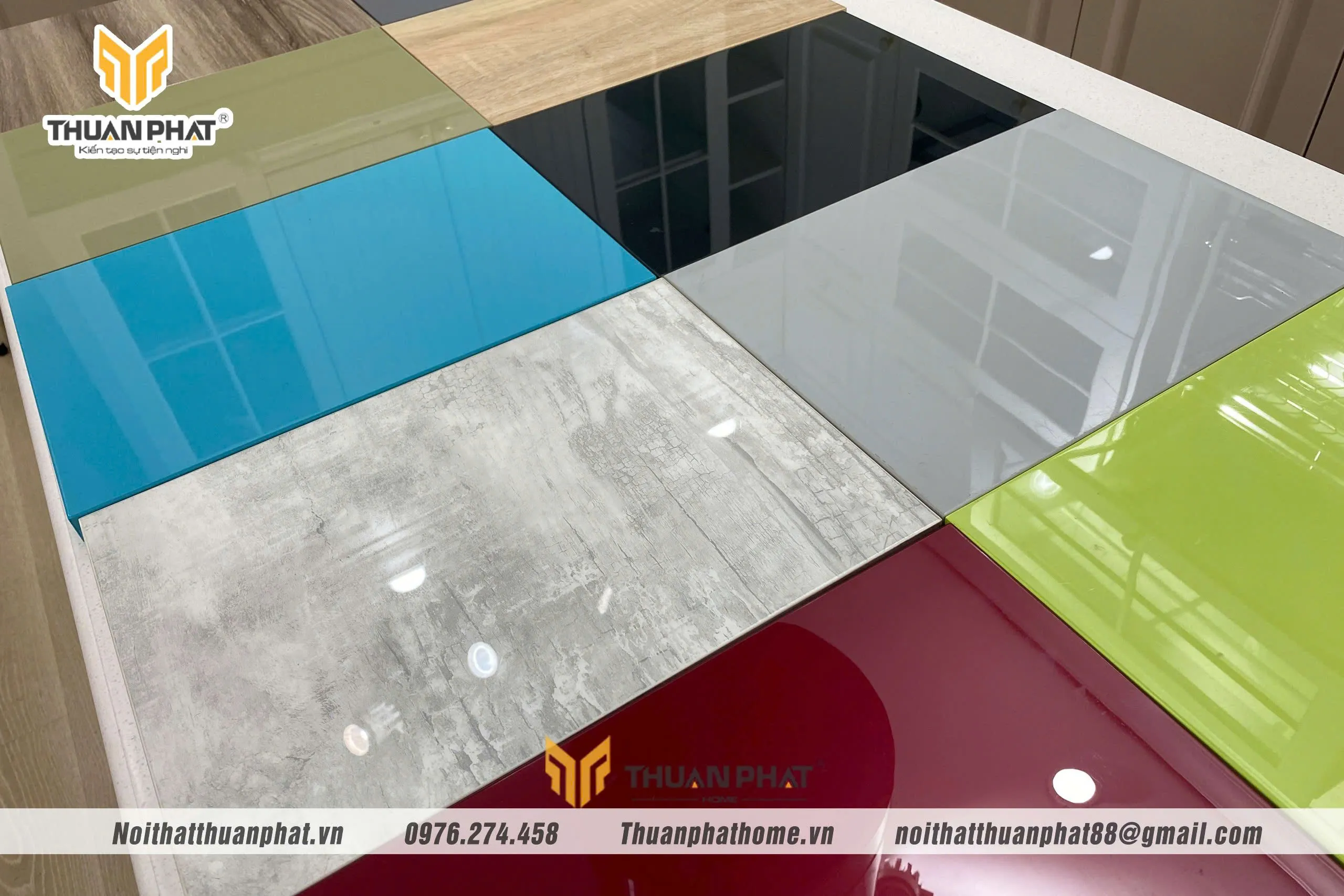 Bề mặt bóng loáng chính là điểm cộng lớn nhất của cánh Acrylic