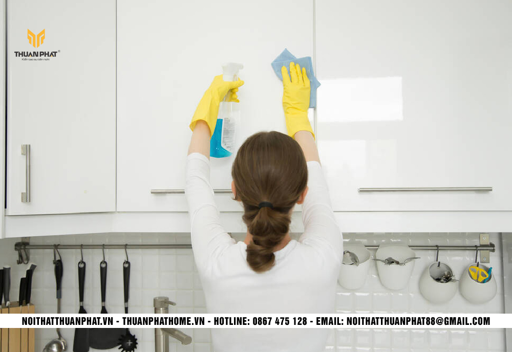 Vệ sinh tủ bếp nhựa Acrylic dễ dàng hơn