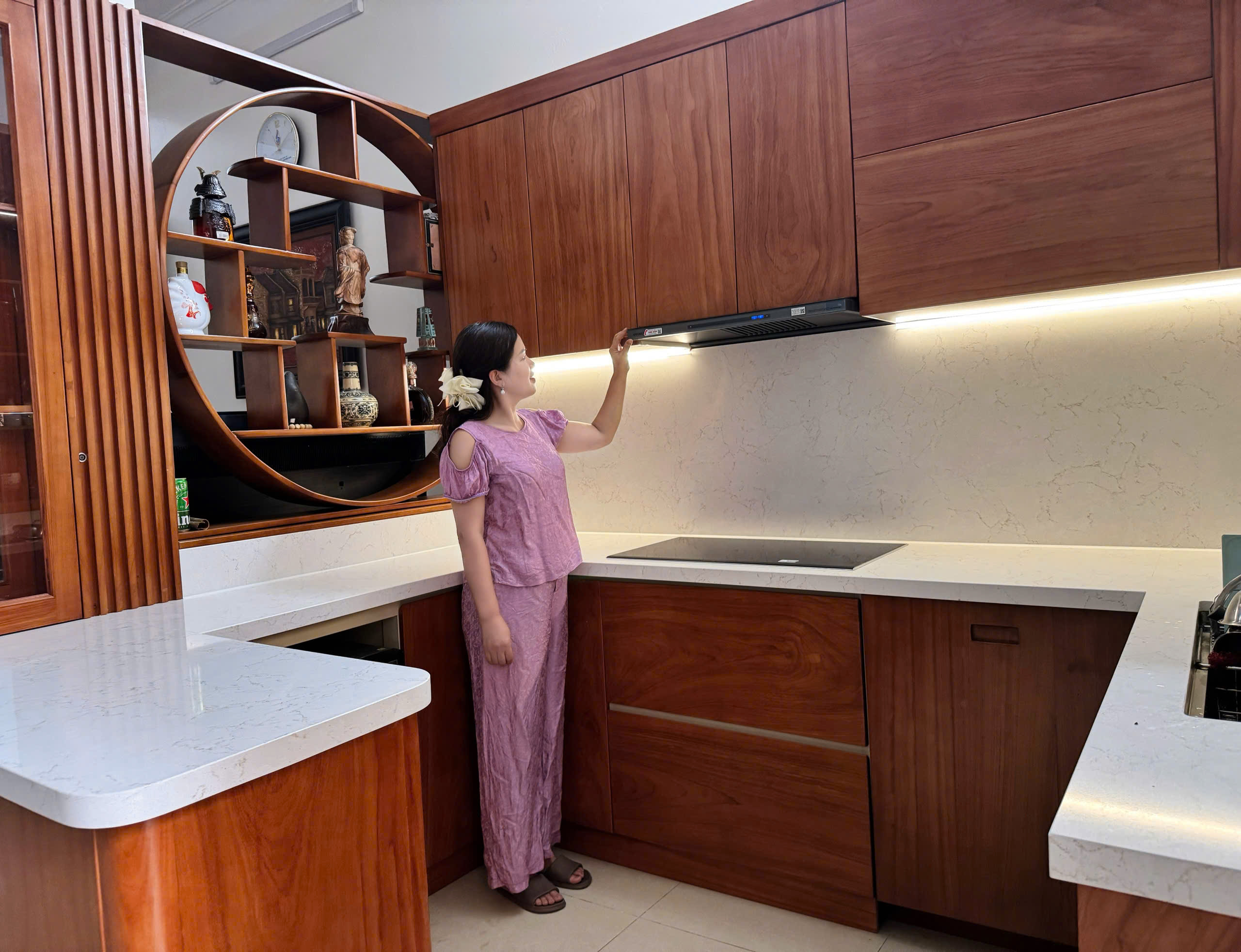 Thi Công Tủ Bếp Inox Cánh Gỗ Gõ Đỏ Tại Đại Mỗ, Hà Nội